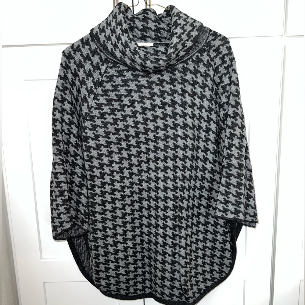 Loft outlet gray houndstooth pattern poncho style sweater, size xs/s good cond